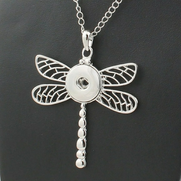 Jewelry - Necklace with dragon-fly pendant